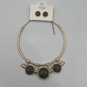 Gold Collar Necklace with matching earrings set